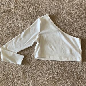 One sleeves crop top